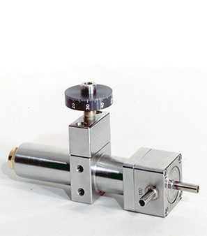 Manual gas metering vacuum valve